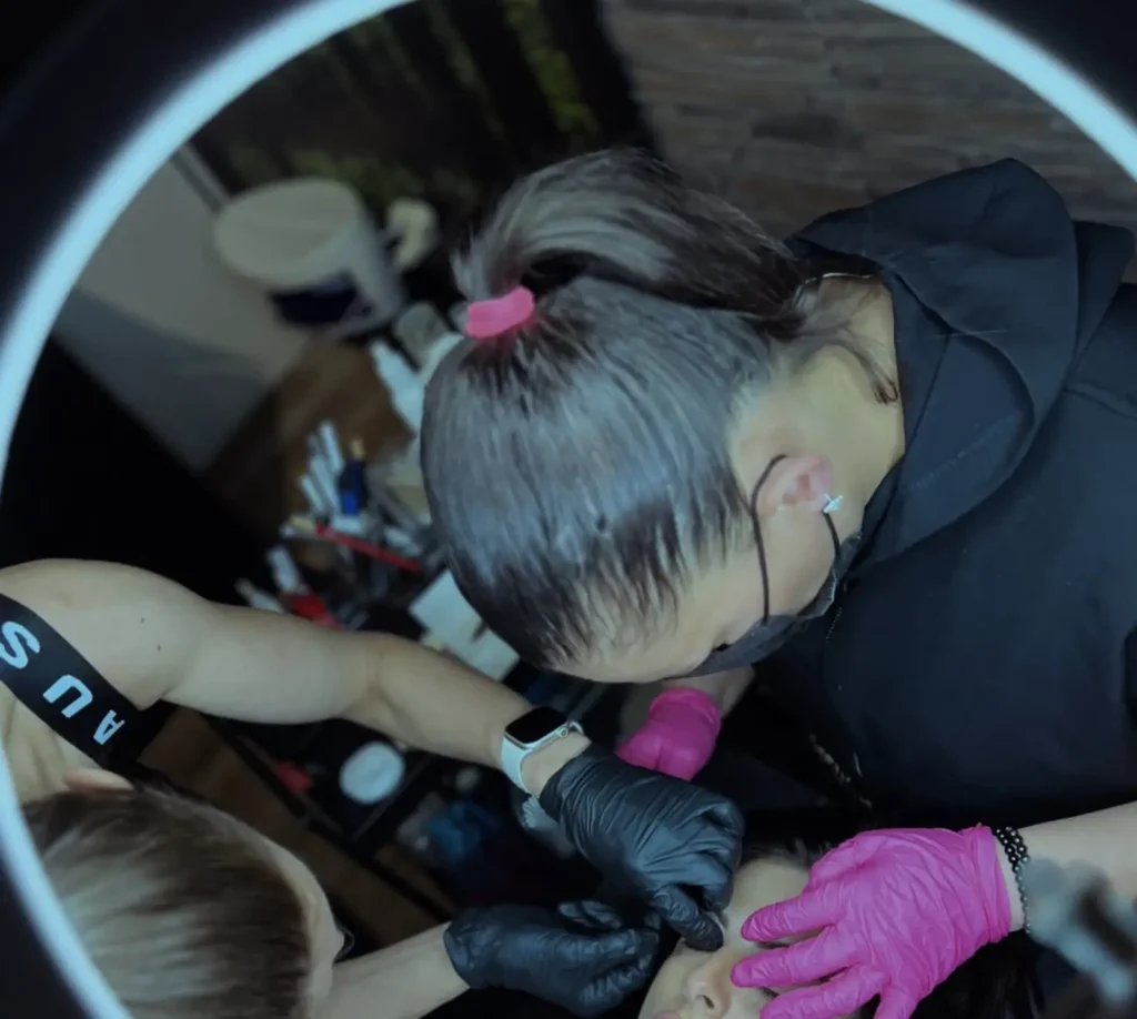 Do you need to be qualified to do lash lifts?